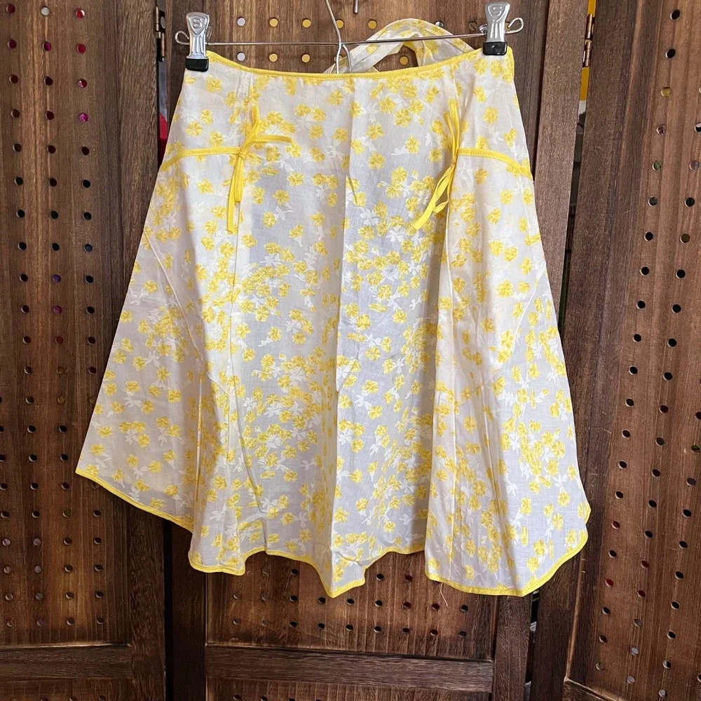 Vintage Apron Lot of 2 Yellow Floral Red Flora 50s 60s Kitsch Retro Pin Up